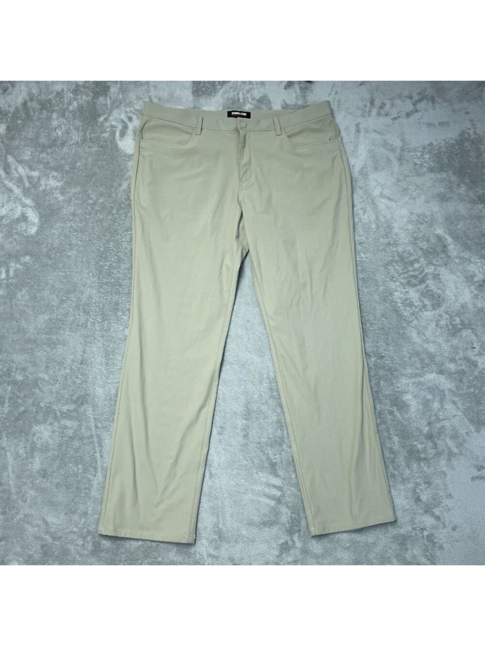 Kirkland Signature Men's 40x32 Khaki Tach Pants  d1731